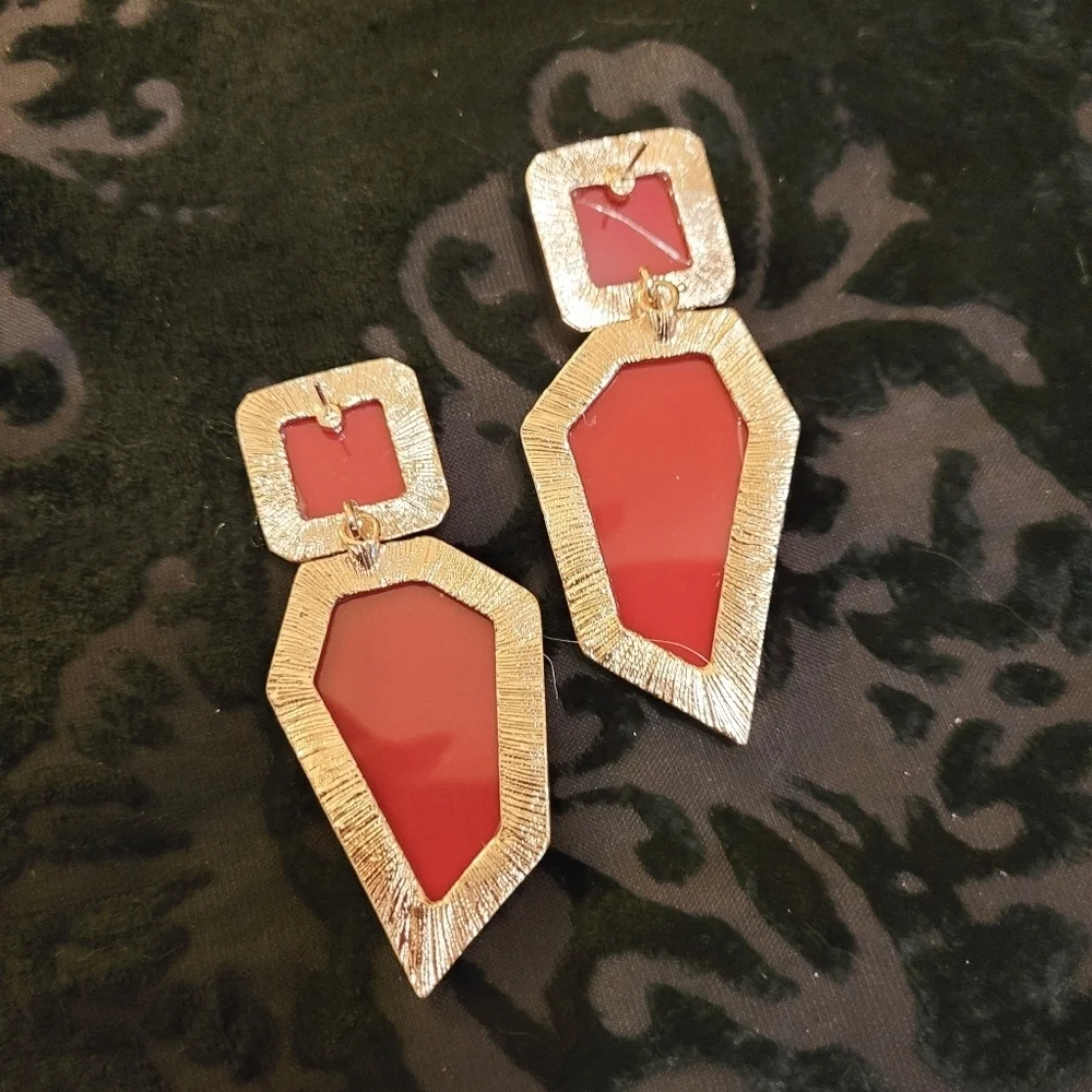 🧚Host Pick - NWT Oversized Red Gold Flake Geometric Gold Drop Earrings